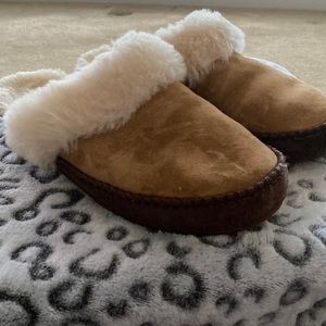 Ugg Slippers Indoor/Outdoor Sole Size 9